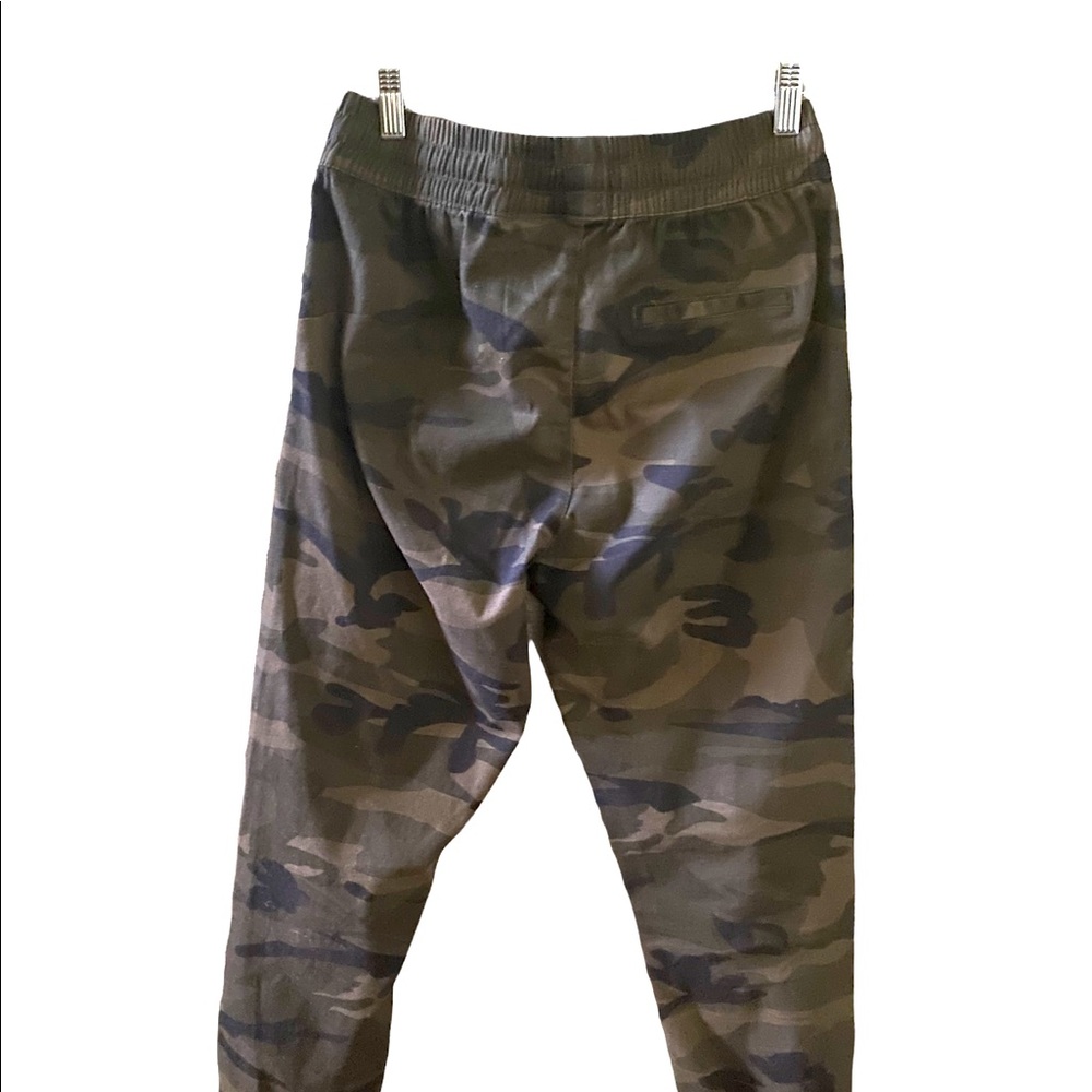 High waisted joggers, with elastic, camouflage color, cool fashion army,
